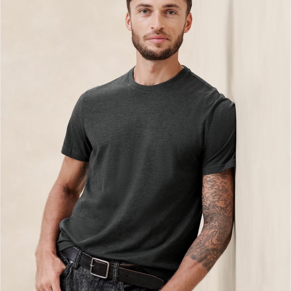 Banana Republic Men’s Eco Premium Wash T-Shirt in Charcoal Size Large